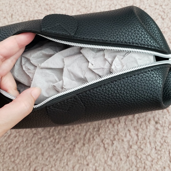 NWT Macy's Black Dopp Kit Toiletries Travel Bag with Top Detail and Zipper - Picture 14 of 16